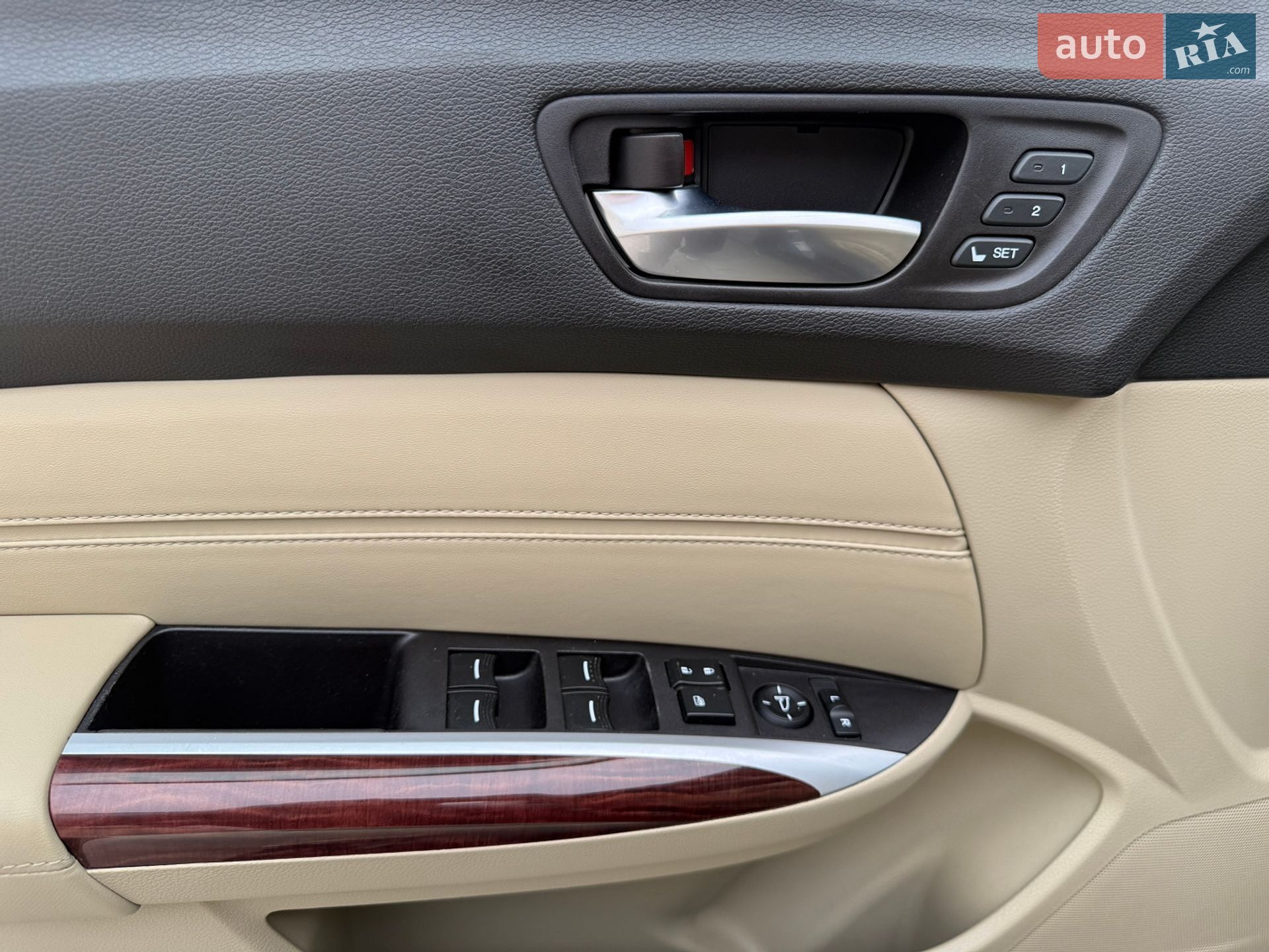 Acura TLX 2015 VIN 19UUB2F59FA022531 фото оголошення 12 з 31