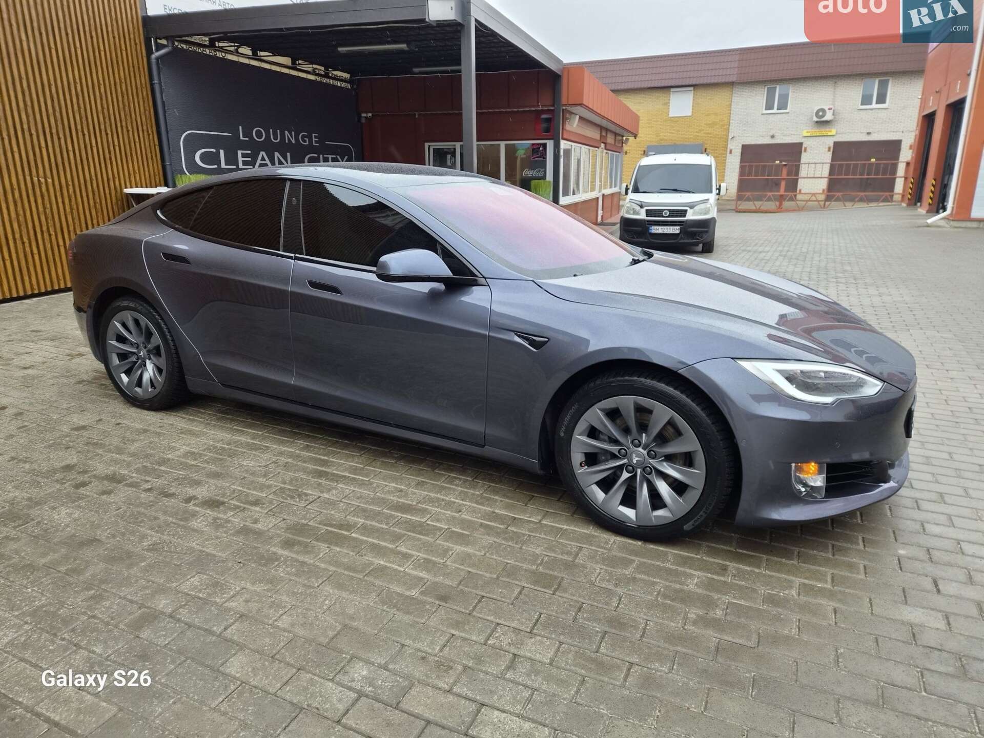 Tesla Model S 2019 VIN 5YJSA1E21KF306103 фото оголошення 2 з 25