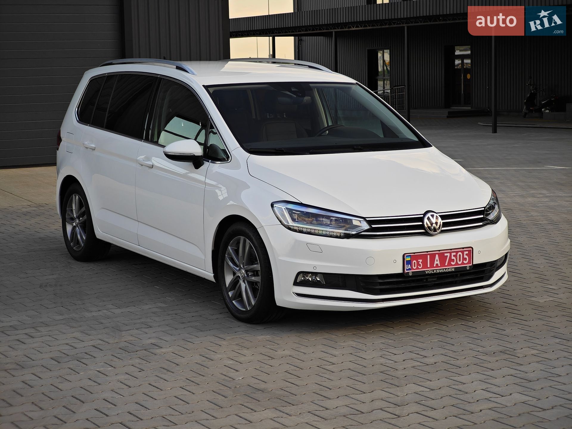 Volkswagen Touran 2019 VIN WVGZZZ1TZKW051767 фото оголошення 2 з 69
