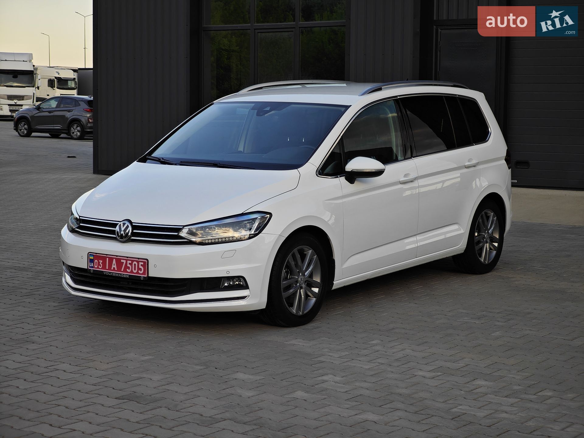 Volkswagen Touran 2019 VIN WVGZZZ1TZKW051767 фото оголошення 4 з 69