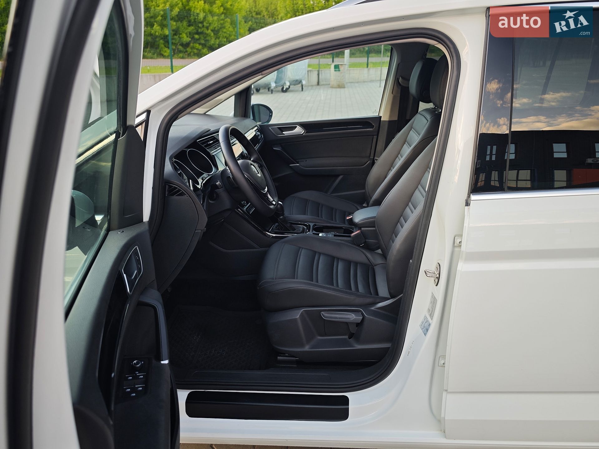 Volkswagen Touran 2019 VIN WVGZZZ1TZKW051767 фото оголошення 16 з 69