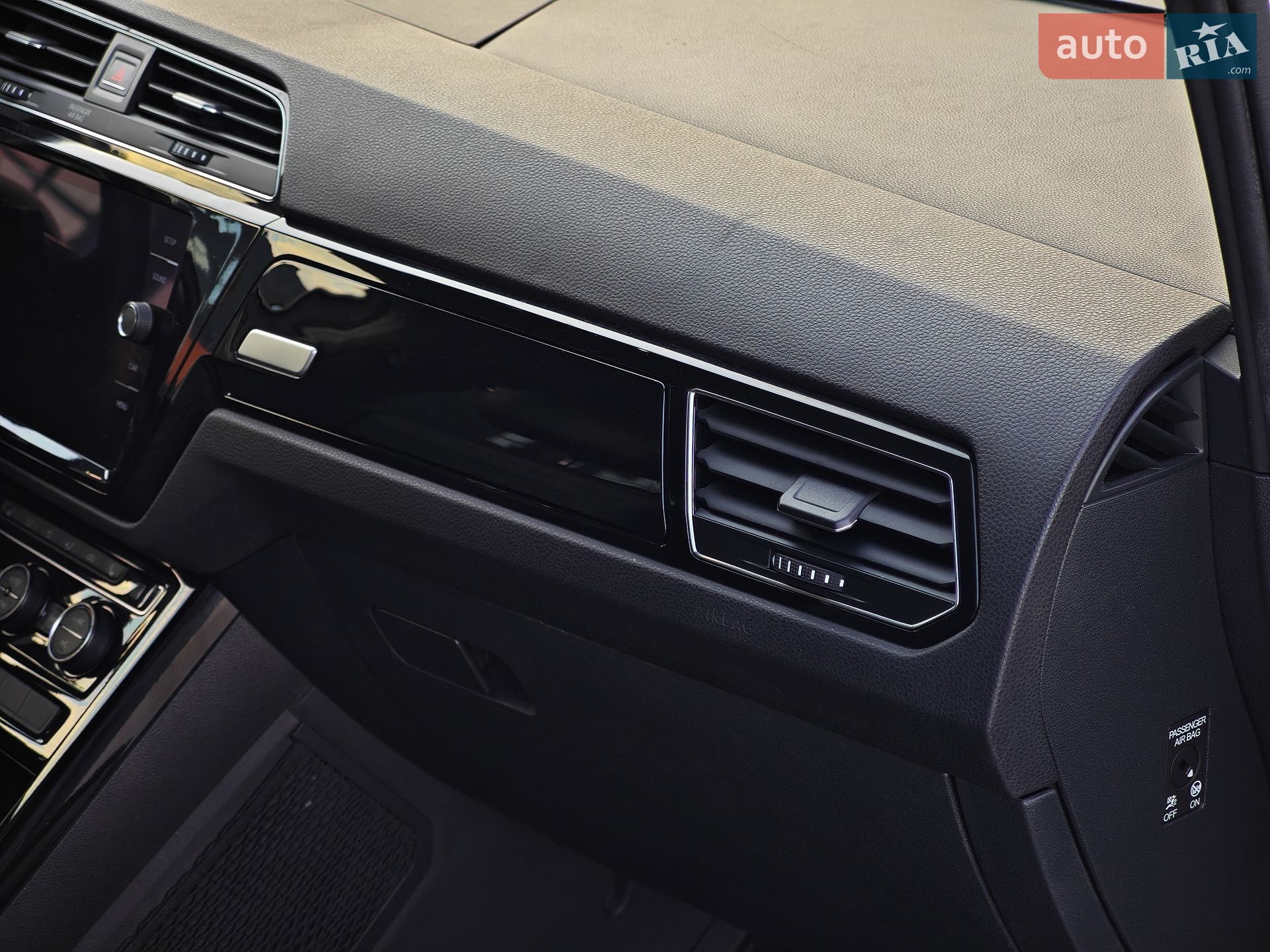 Volkswagen Touran 2019 VIN WVGZZZ1TZKW051767 фото оголошення 42 з 69