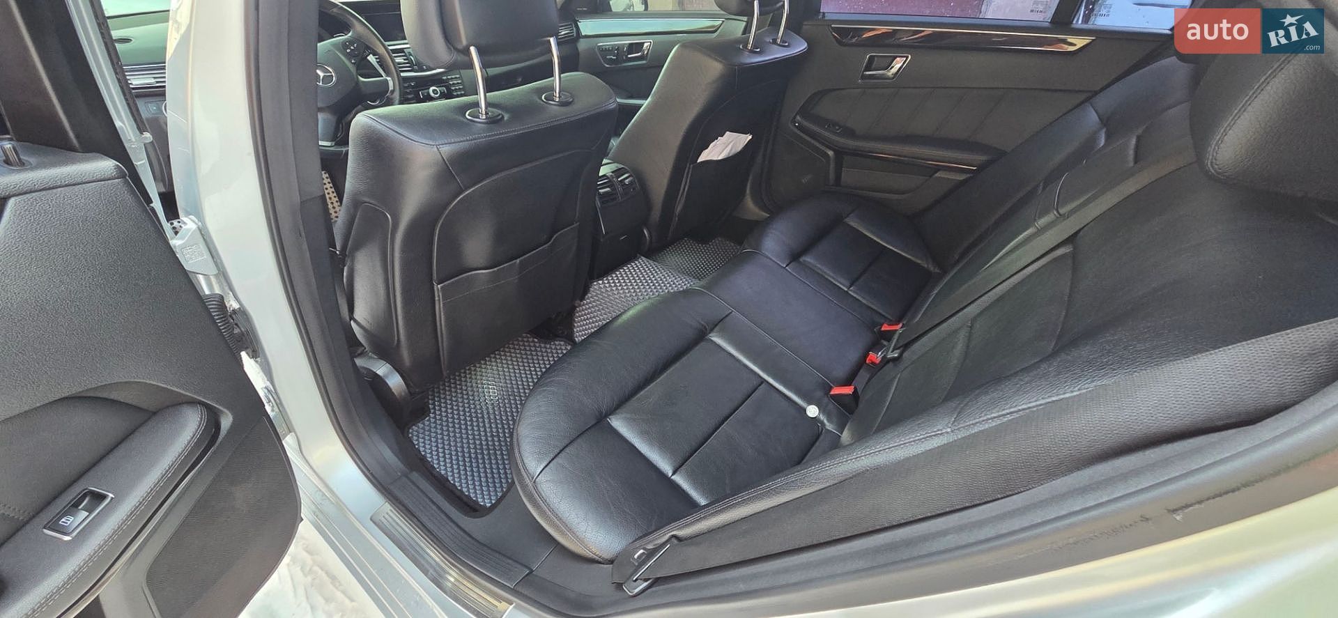 Mercedes-Benz E-Class 2011 VIN WDD2120232A425516 фото оголошення 19 з 32