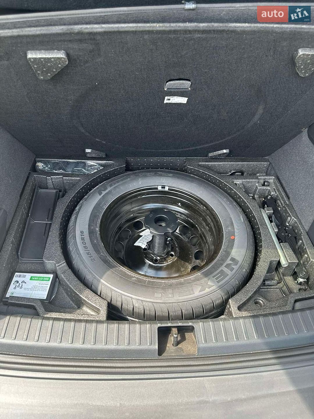 Skoda Karoq 2019 VIN TMBJR6NU6LB200057 фото оголошення 19 з 41