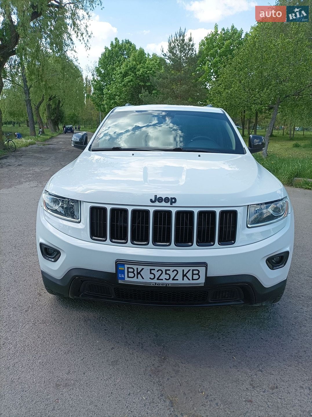 Jeep Grand Cherokee 2013 VIN 1C4RJEBM2EC317169 фото оголошення 2 з 30