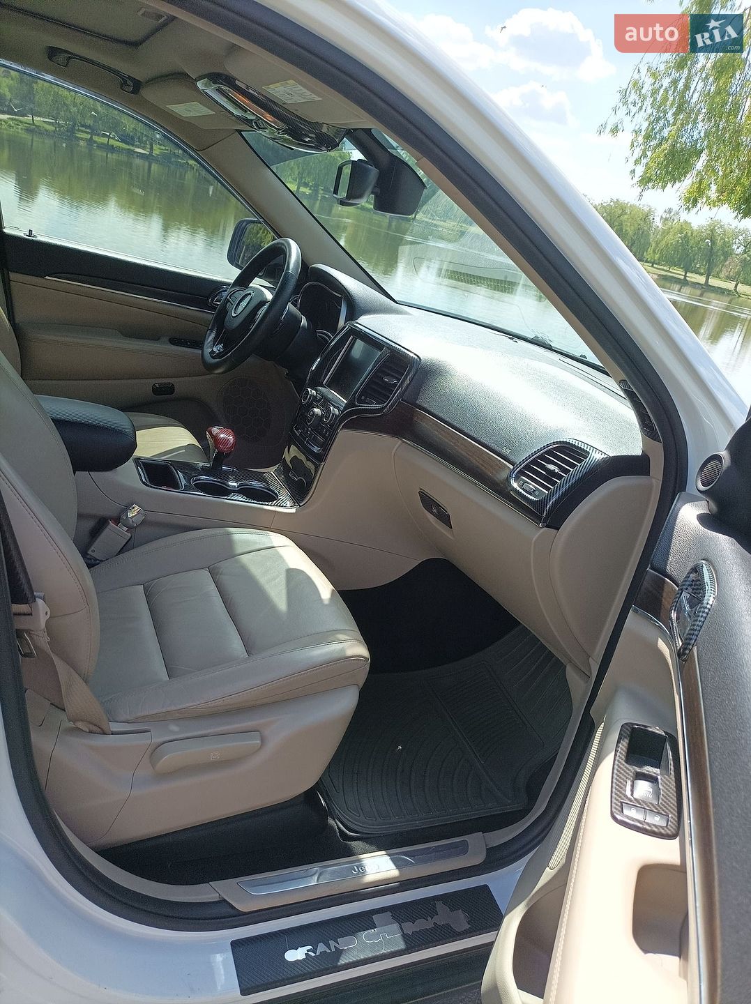 Jeep Grand Cherokee 2013 VIN 1C4RJEBM2EC317169 фото оголошення 17 з 30