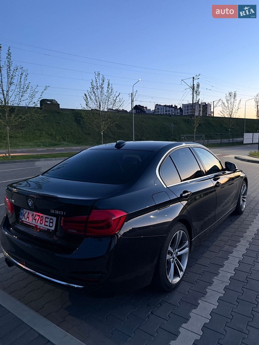 BMW 3 Series 2018 VIN WBA8D9C54JA615727 фото оголошення 10 з 39