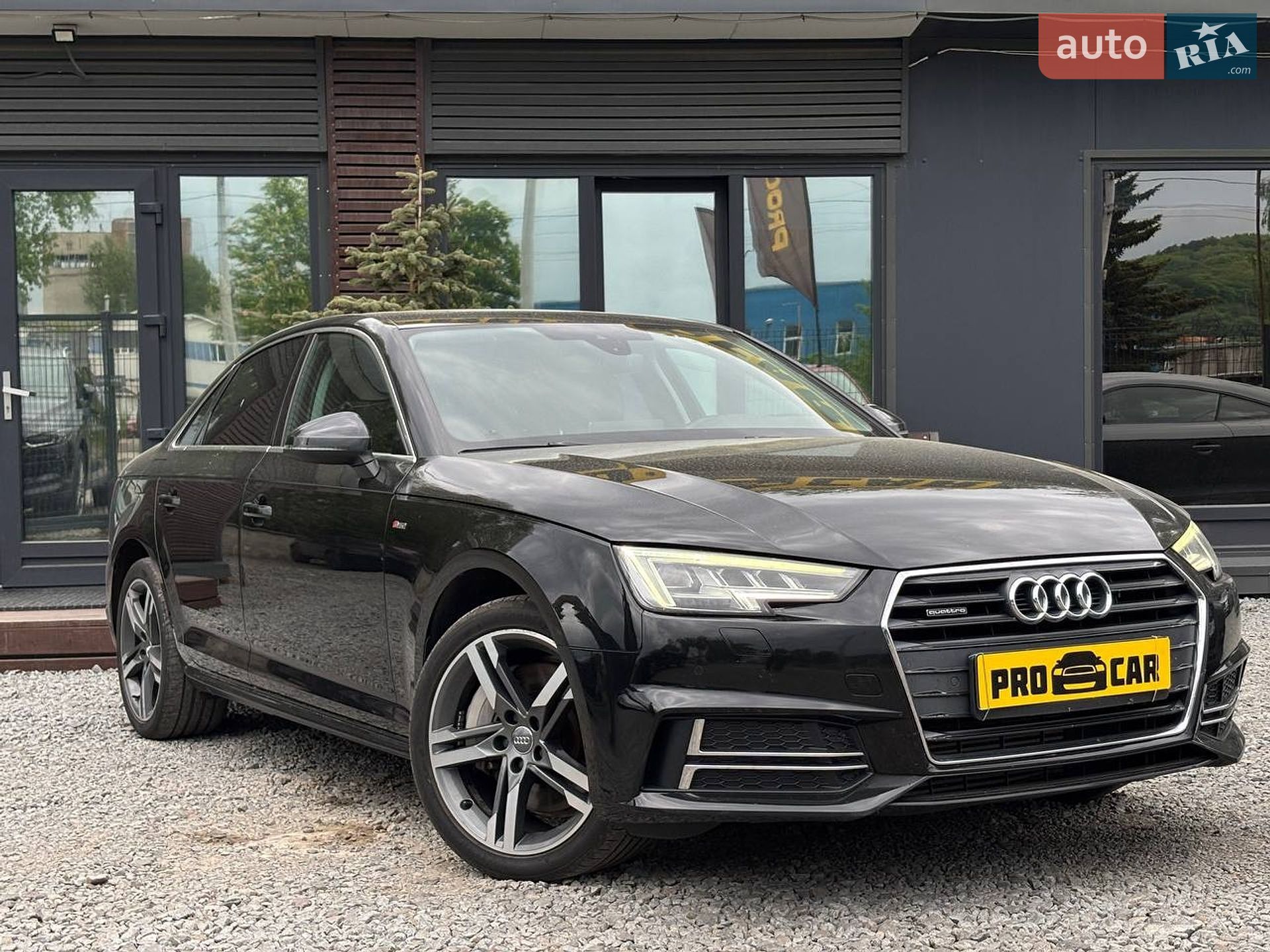 Audi A4 2017 VIN WAUENAF43HN063743 фото оголошення 2 з 28