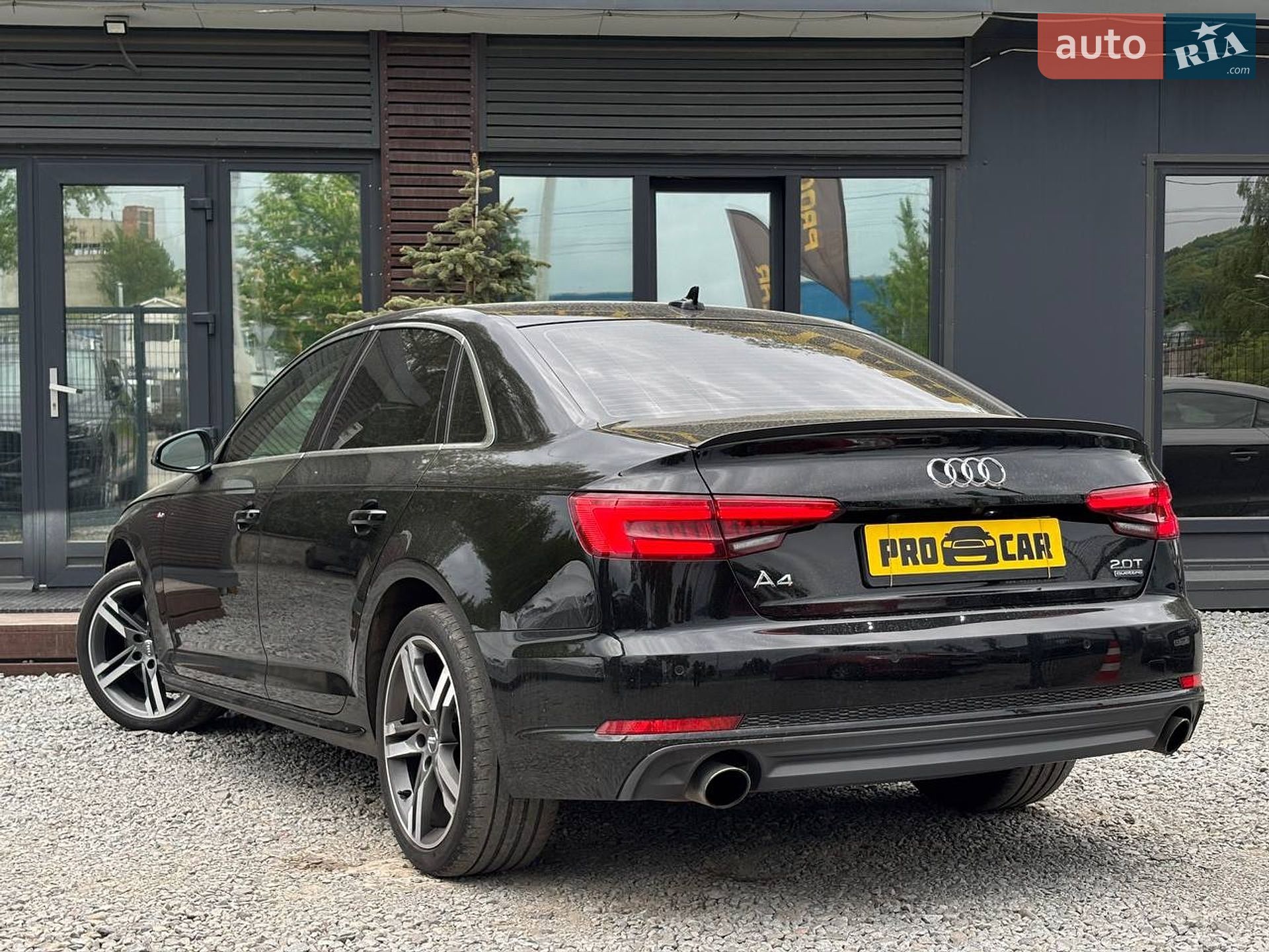 Audi A4 2017 VIN WAUENAF43HN063743 фото оголошення 4 з 28