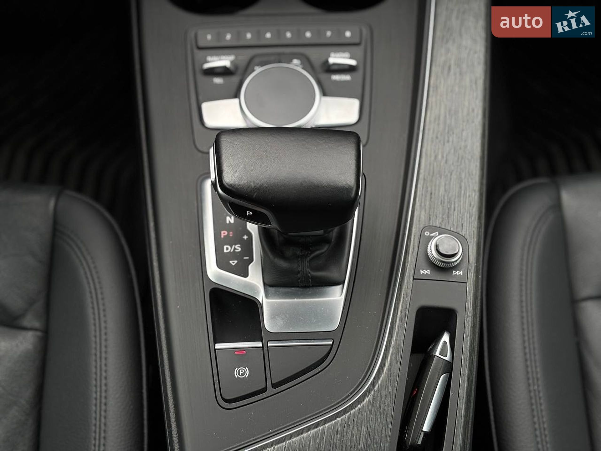Audi A4 2017 VIN WAUENAF43HN063743 фото оголошення 15 з 28