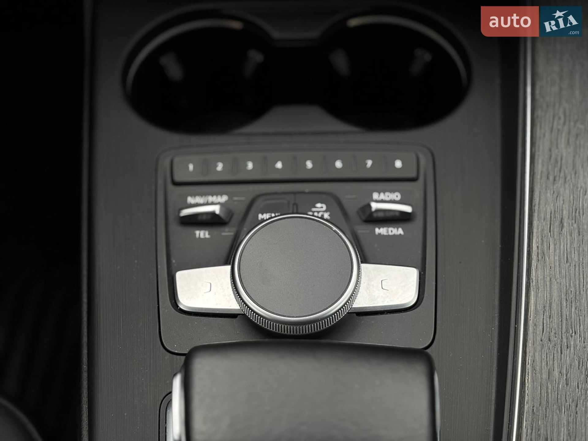 Audi A4 2017 VIN WAUENAF43HN063743 фото оголошення 16 з 28