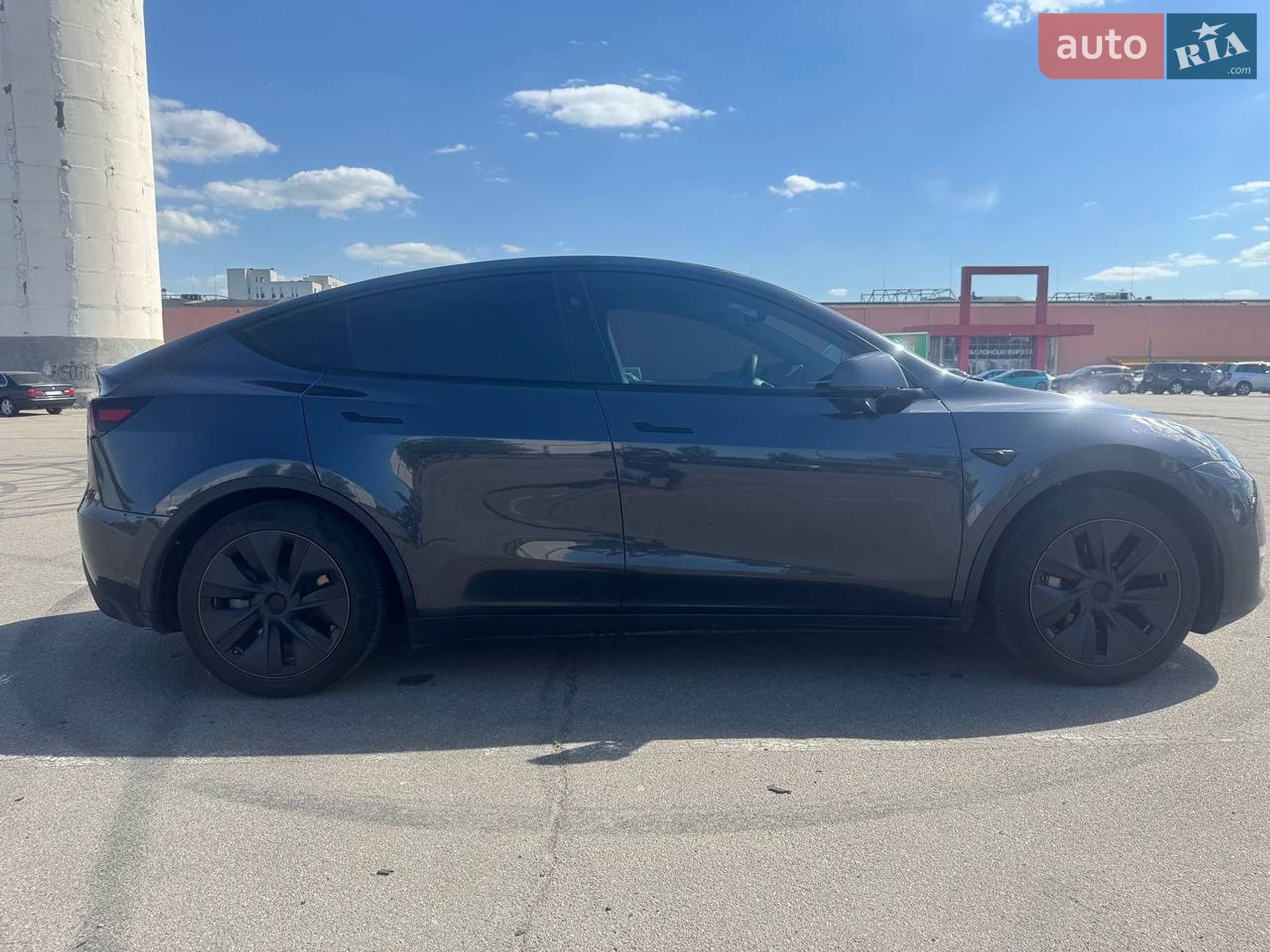 Tesla Model Y 2025 VIN 7SAYGDED3SA377735 фото оголошення 3 з 16