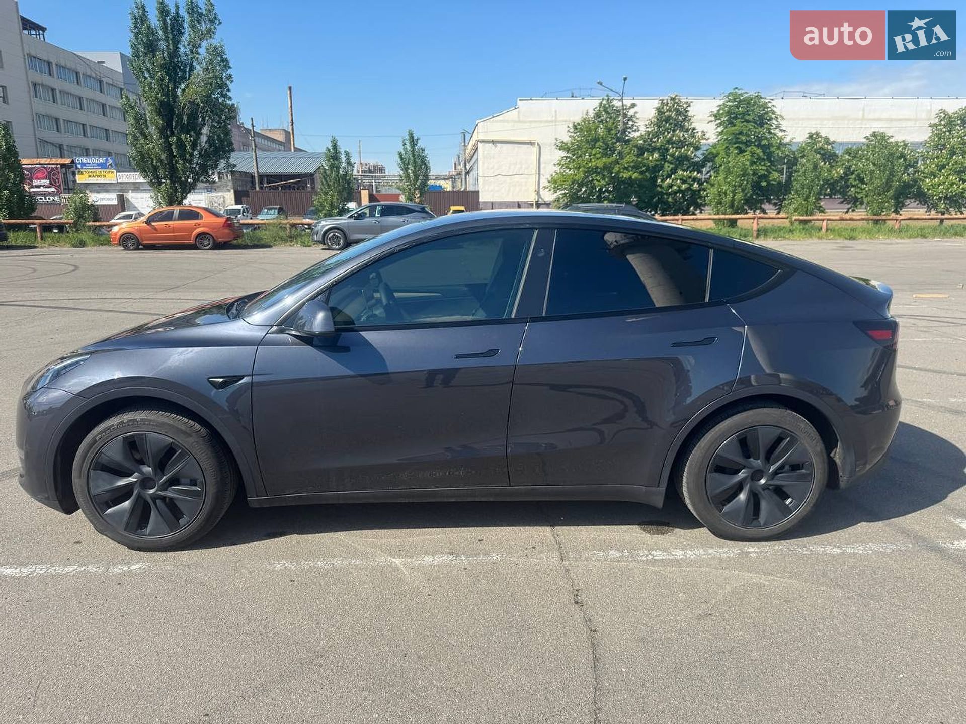 Tesla Model Y 2025 VIN 7SAYGDED3SA377735 фото оголошення 6 з 16