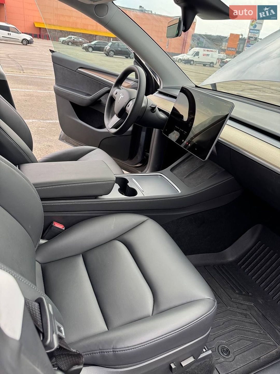 Tesla Model Y 2025 VIN 7SAYGDED3SA377735 фото оголошення 12 з 16