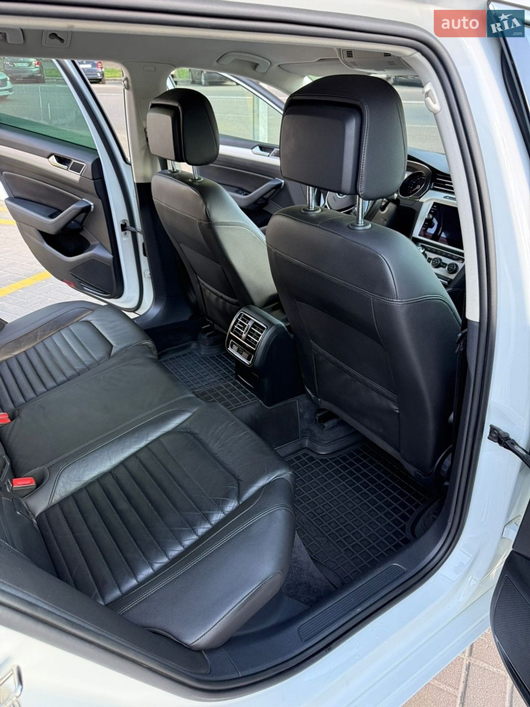 Volkswagen Passat 2017 VIN WVWZZZ3CZJE053929 фото оголошення 9 з 10