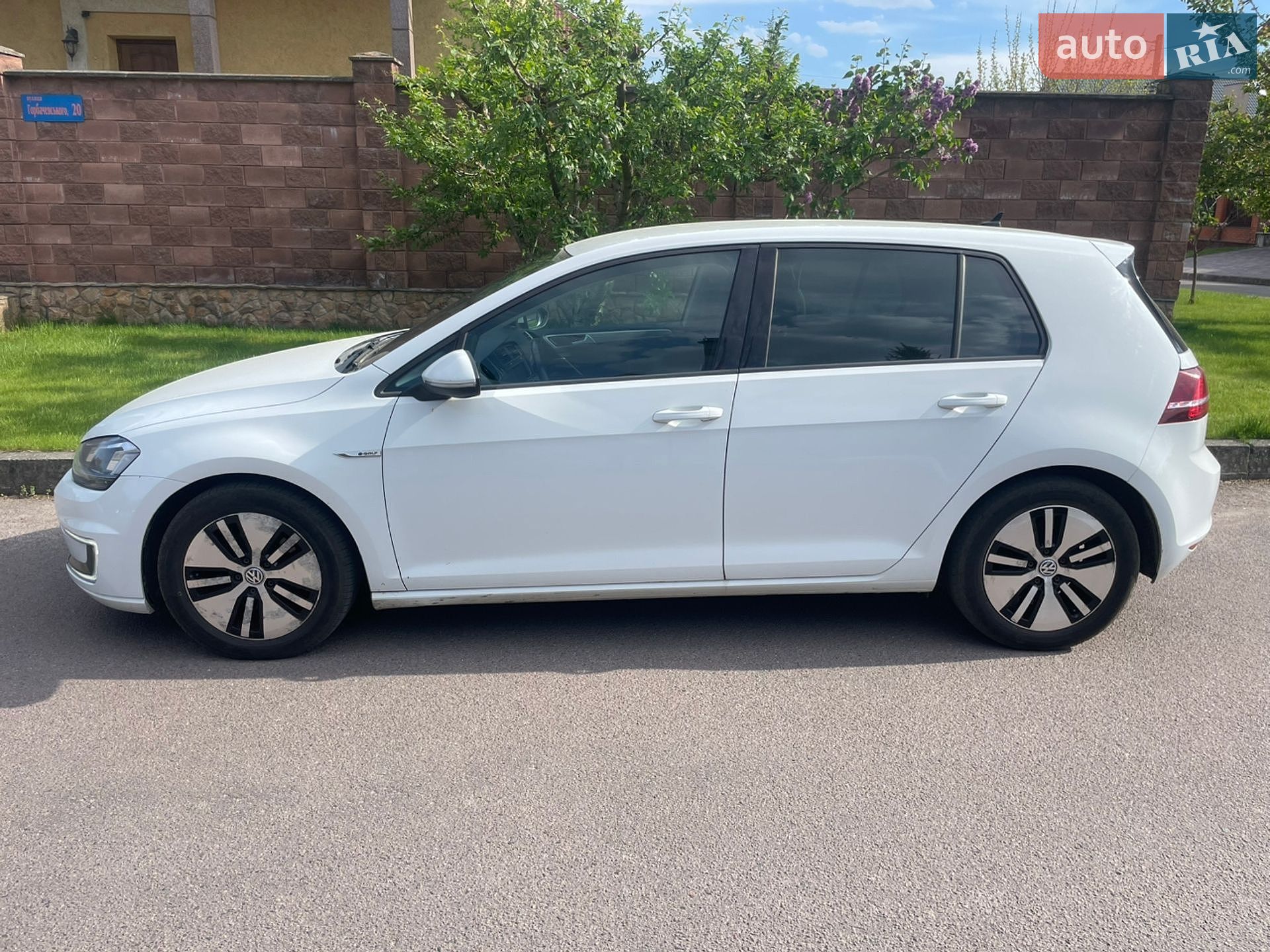Volkswagen e-Golf 2015 VIN WVWZZZAUZFW908801 фото оголошення 4 з 40