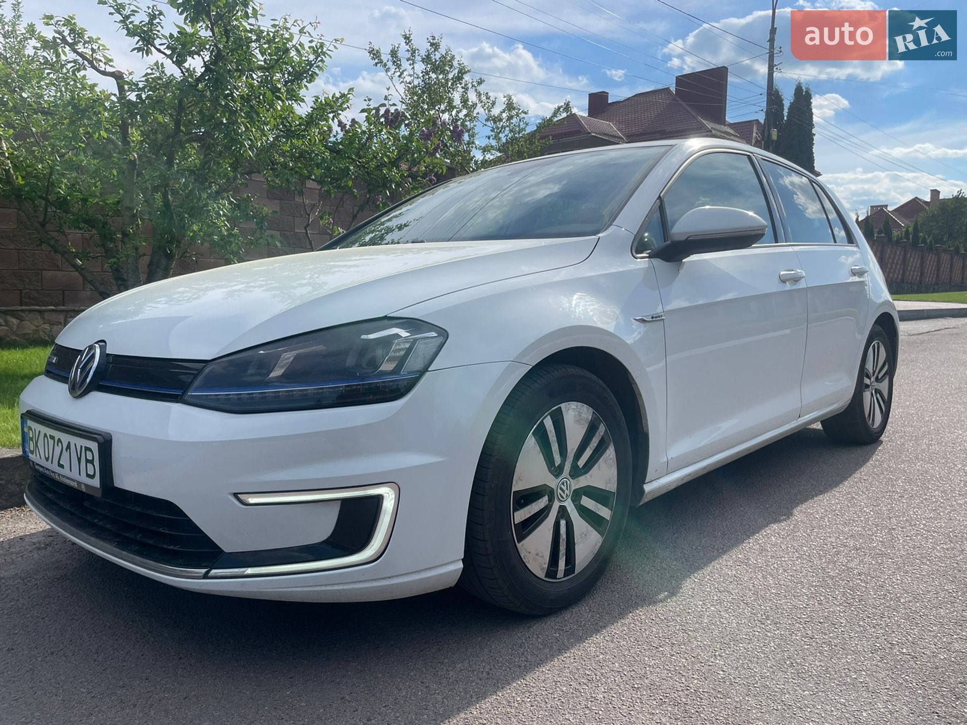 Volkswagen e-Golf 2015 VIN WVWZZZAUZFW908801 фото оголошення 2 з 40