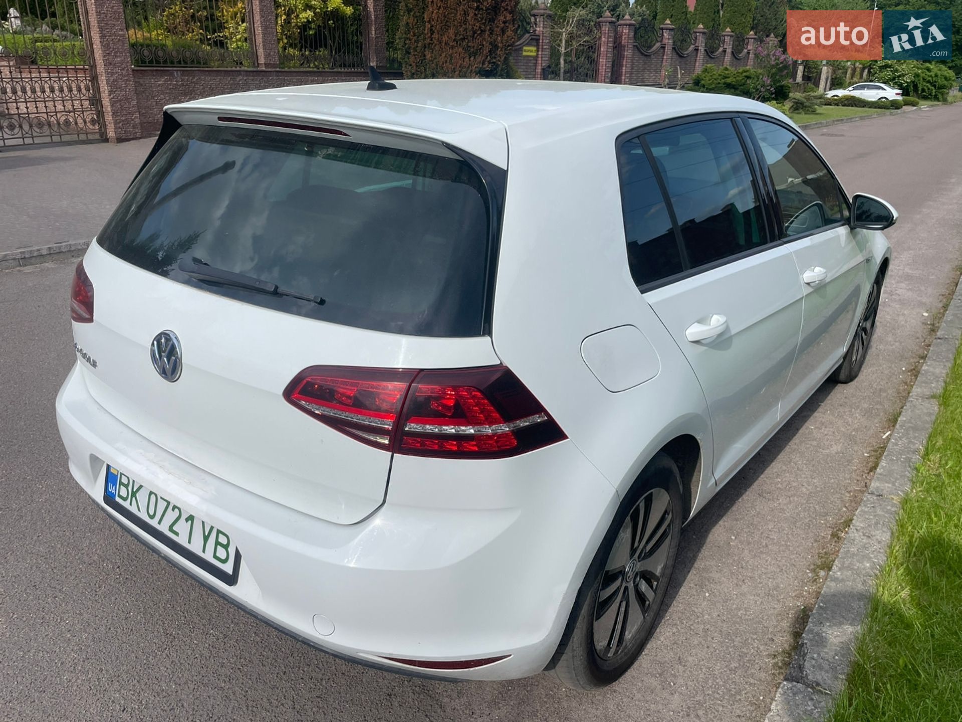 Volkswagen e-Golf 2015 VIN WVWZZZAUZFW908801 фото оголошення 9 з 40