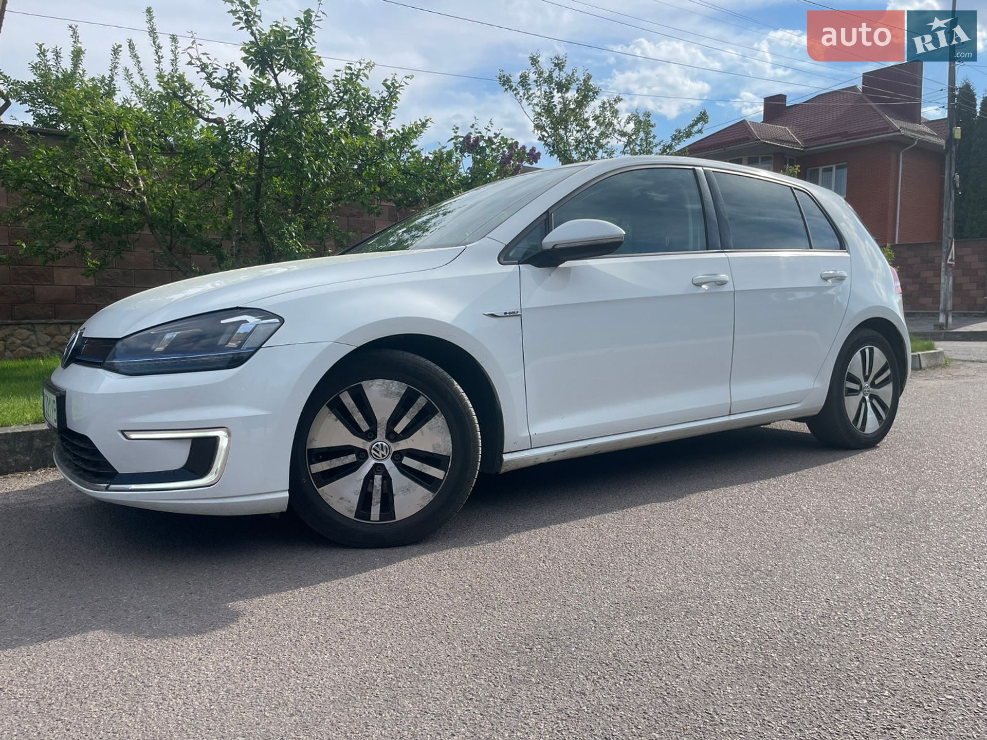 Volkswagen e-Golf 2015 VIN WVWZZZAUZFW908801 фото оголошення 5 з 40