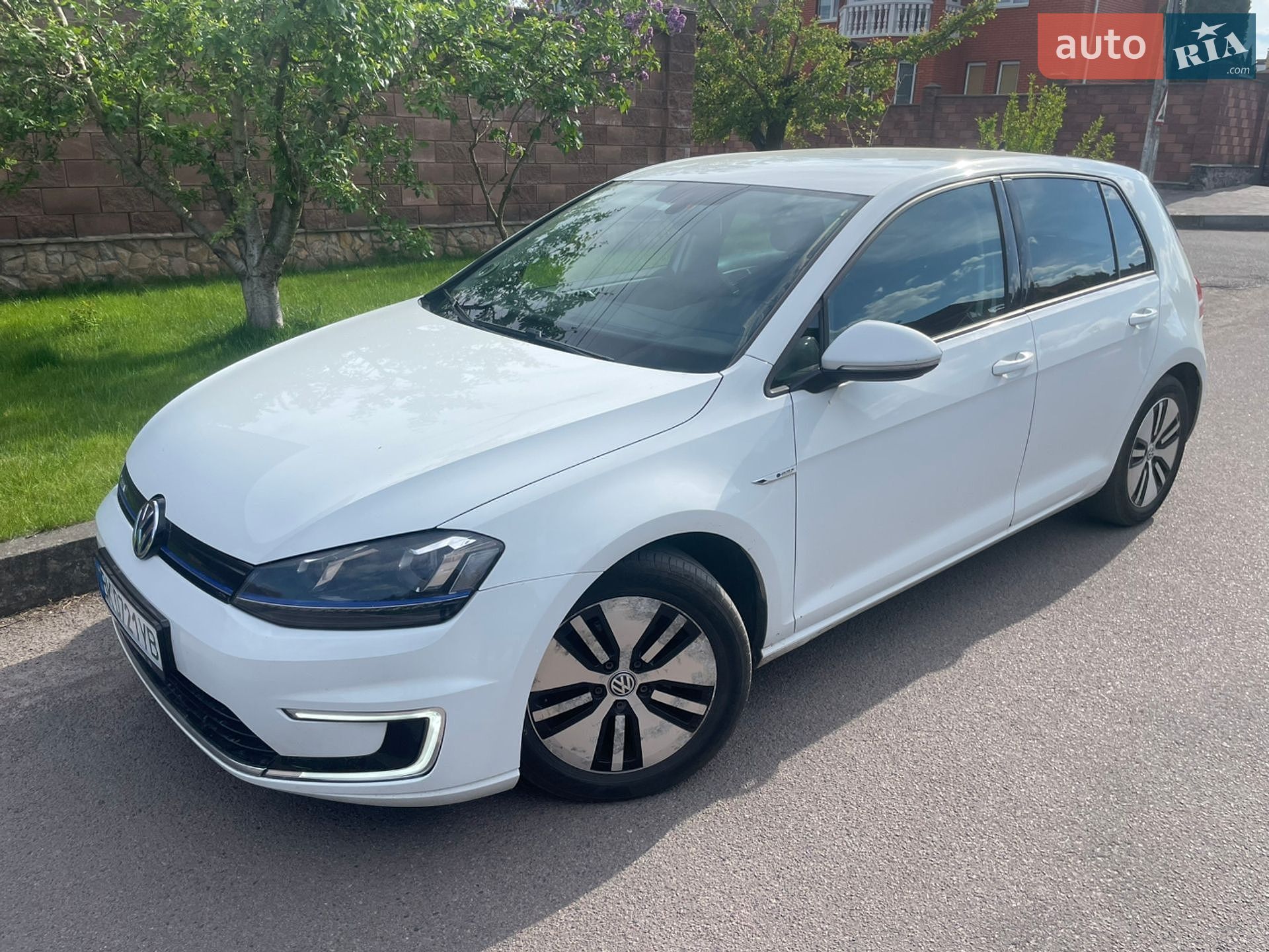 Volkswagen e-Golf 2015 VIN WVWZZZAUZFW908801 фото оголошення 7 з 40