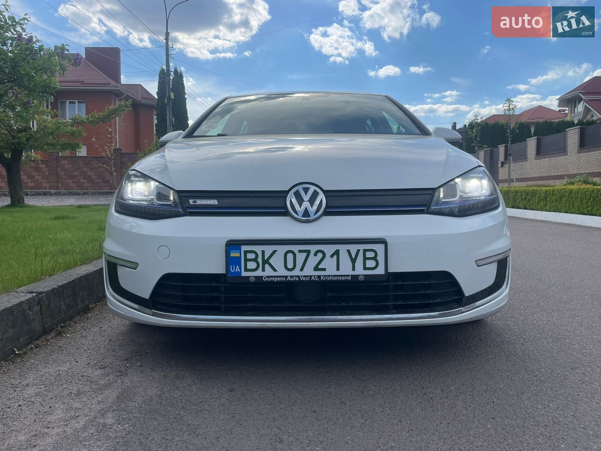 Volkswagen e-Golf 2015 VIN WVWZZZAUZFW908801 фото оголошення 12 з 40