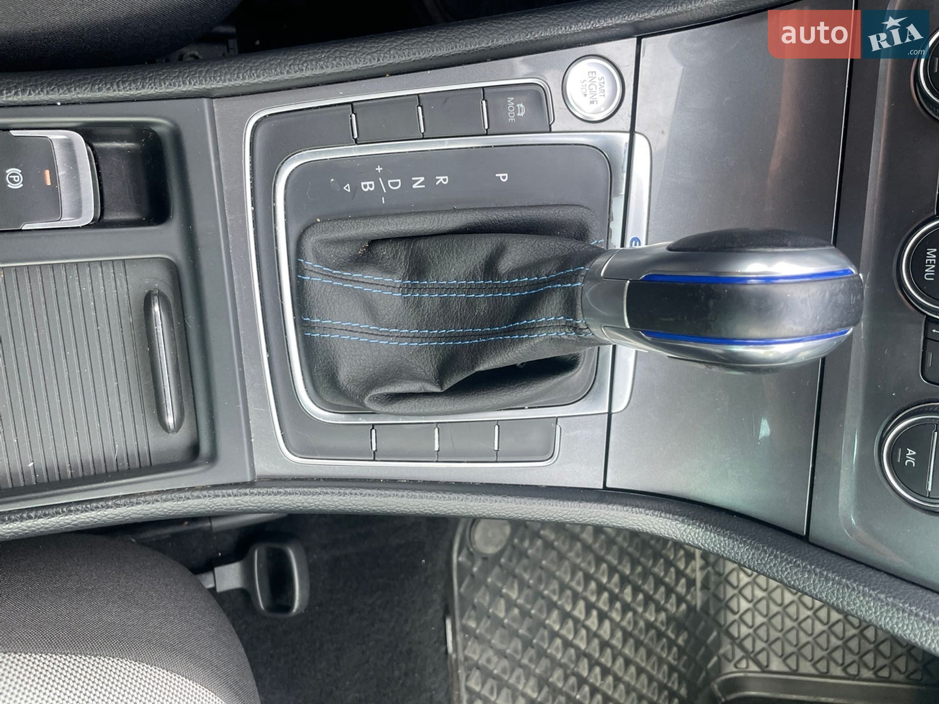 Volkswagen e-Golf 2015 VIN WVWZZZAUZFW908801 фото оголошення 32 з 40
