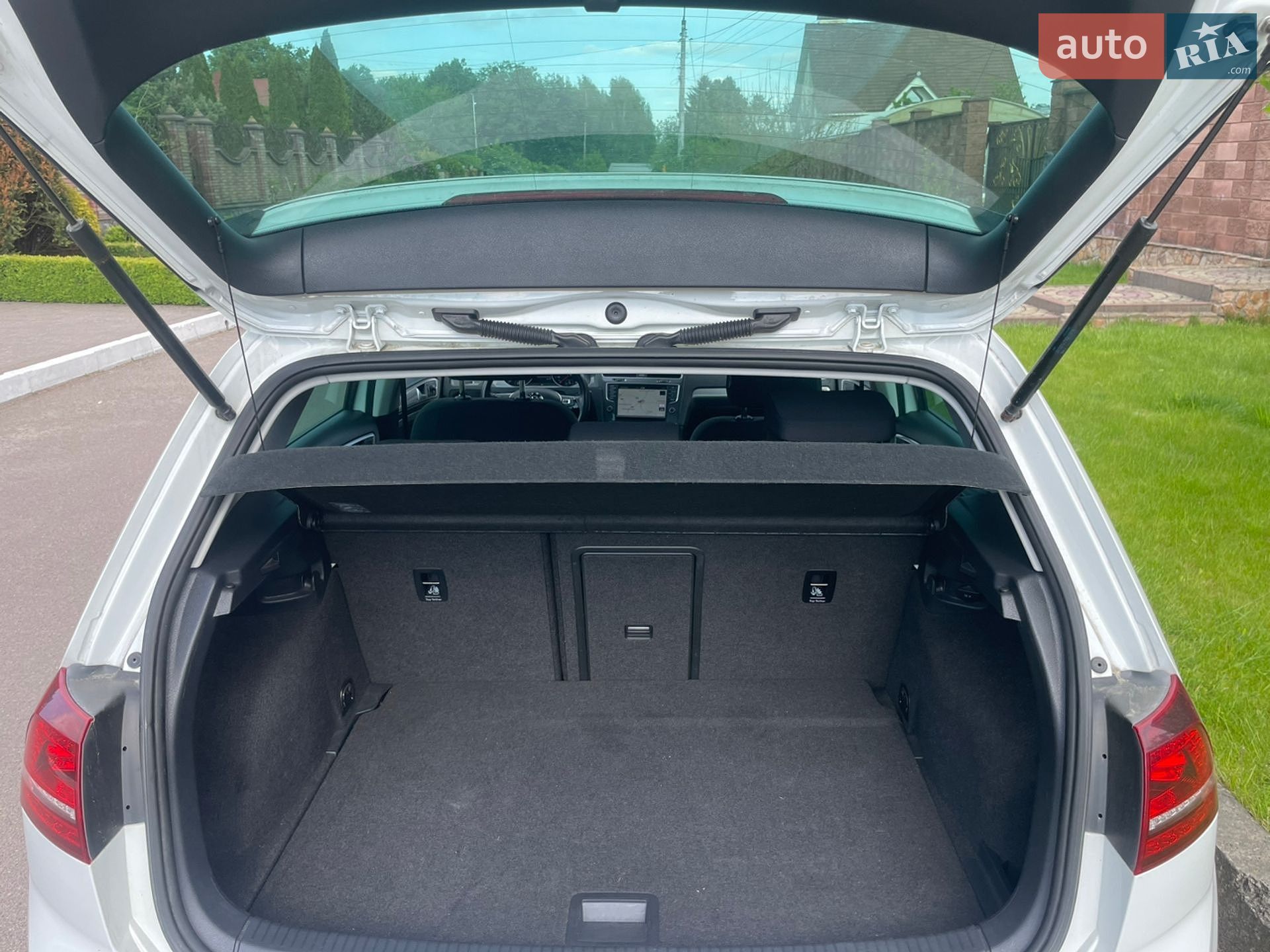 Volkswagen e-Golf 2015 VIN WVWZZZAUZFW908801 фото оголошення 37 з 40