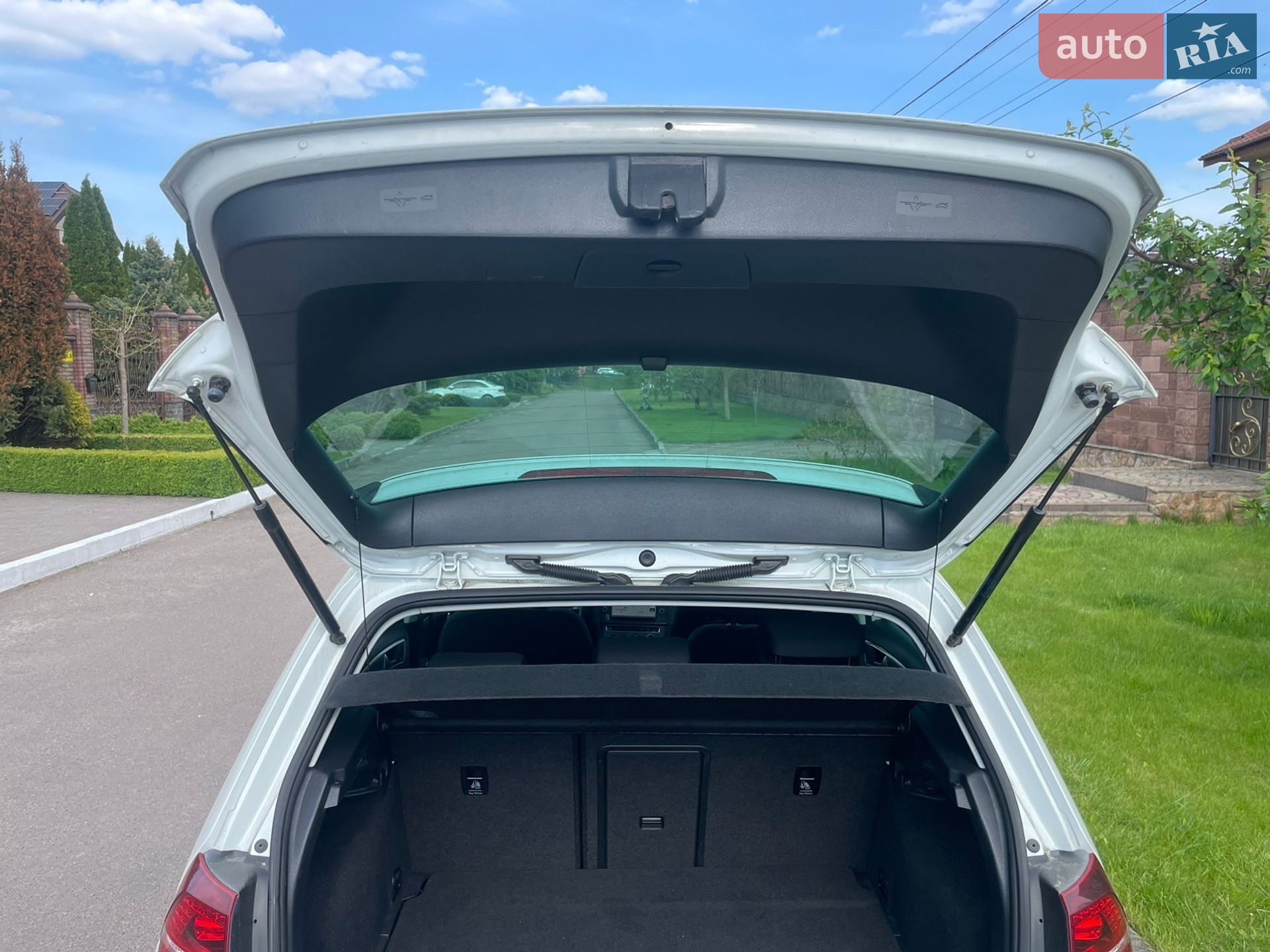 Volkswagen e-Golf 2015 VIN WVWZZZAUZFW908801 фото оголошення 38 з 40