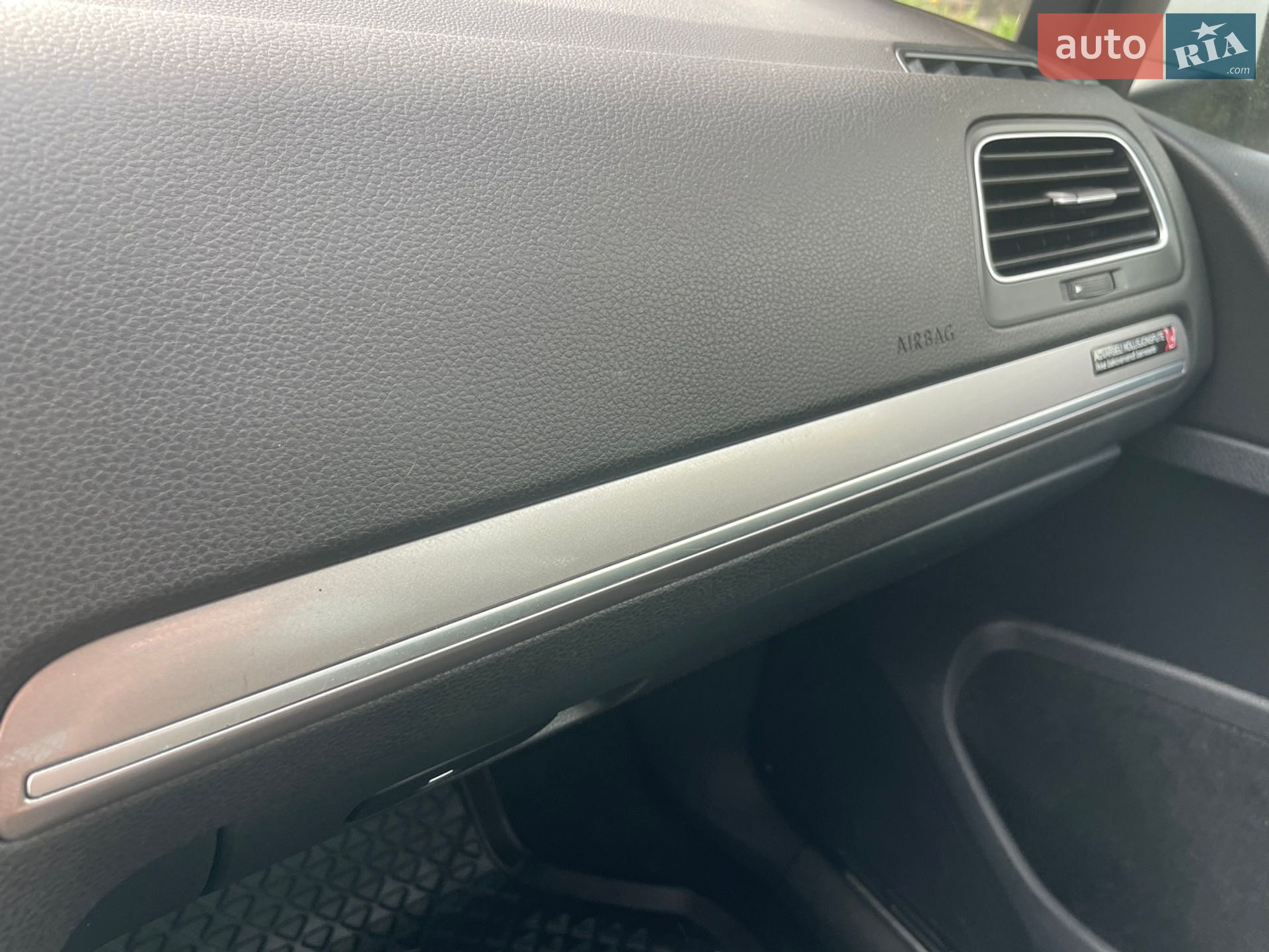 Volkswagen e-Golf 2015 VIN WVWZZZAUZFW908801 фото оголошення 40 з 40
