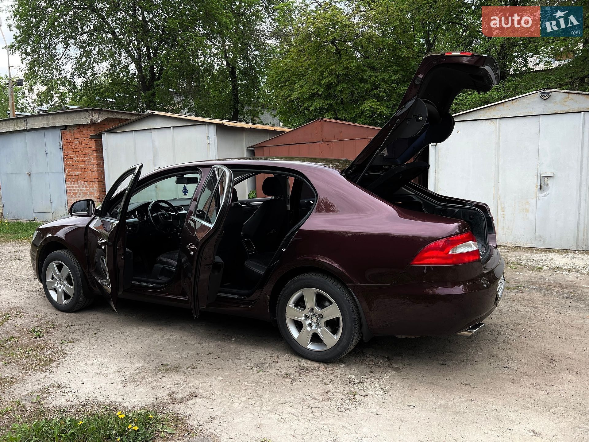 Skoda Superb 2011 VIN TMBAB43T7BB300650 фото оголошення 32 з 47