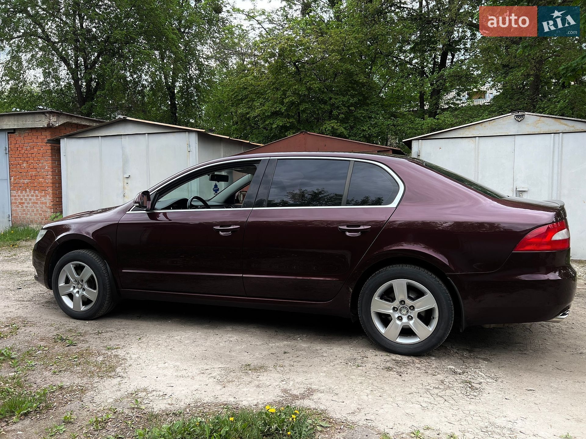Skoda Superb 2011 VIN TMBAB43T7BB300650 фото оголошення 30 з 47