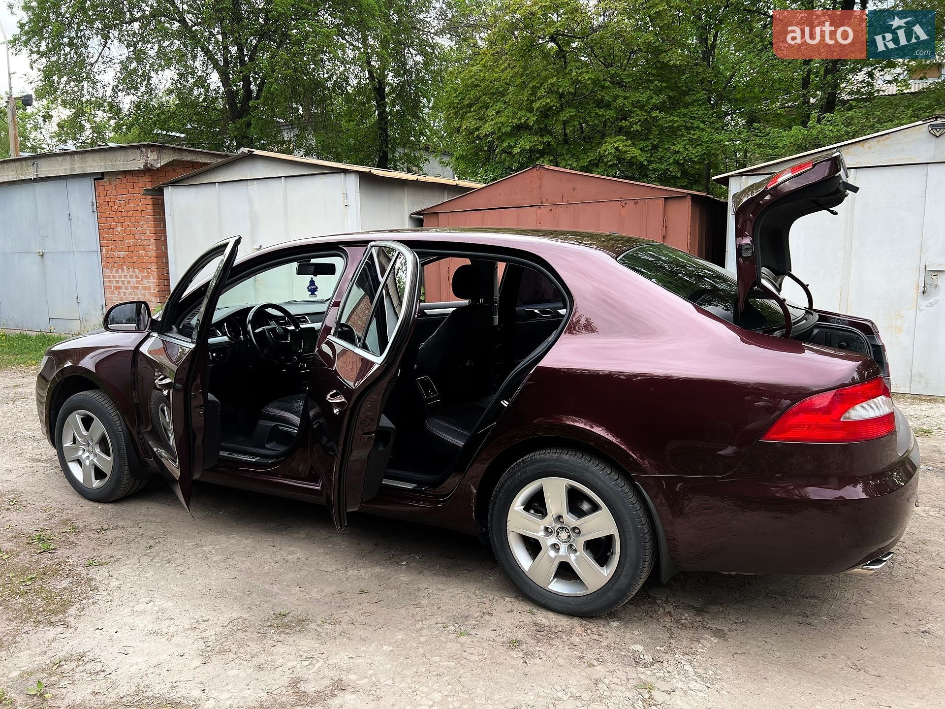 Skoda Superb 2011 VIN TMBAB43T7BB300650 фото оголошення 31 з 47