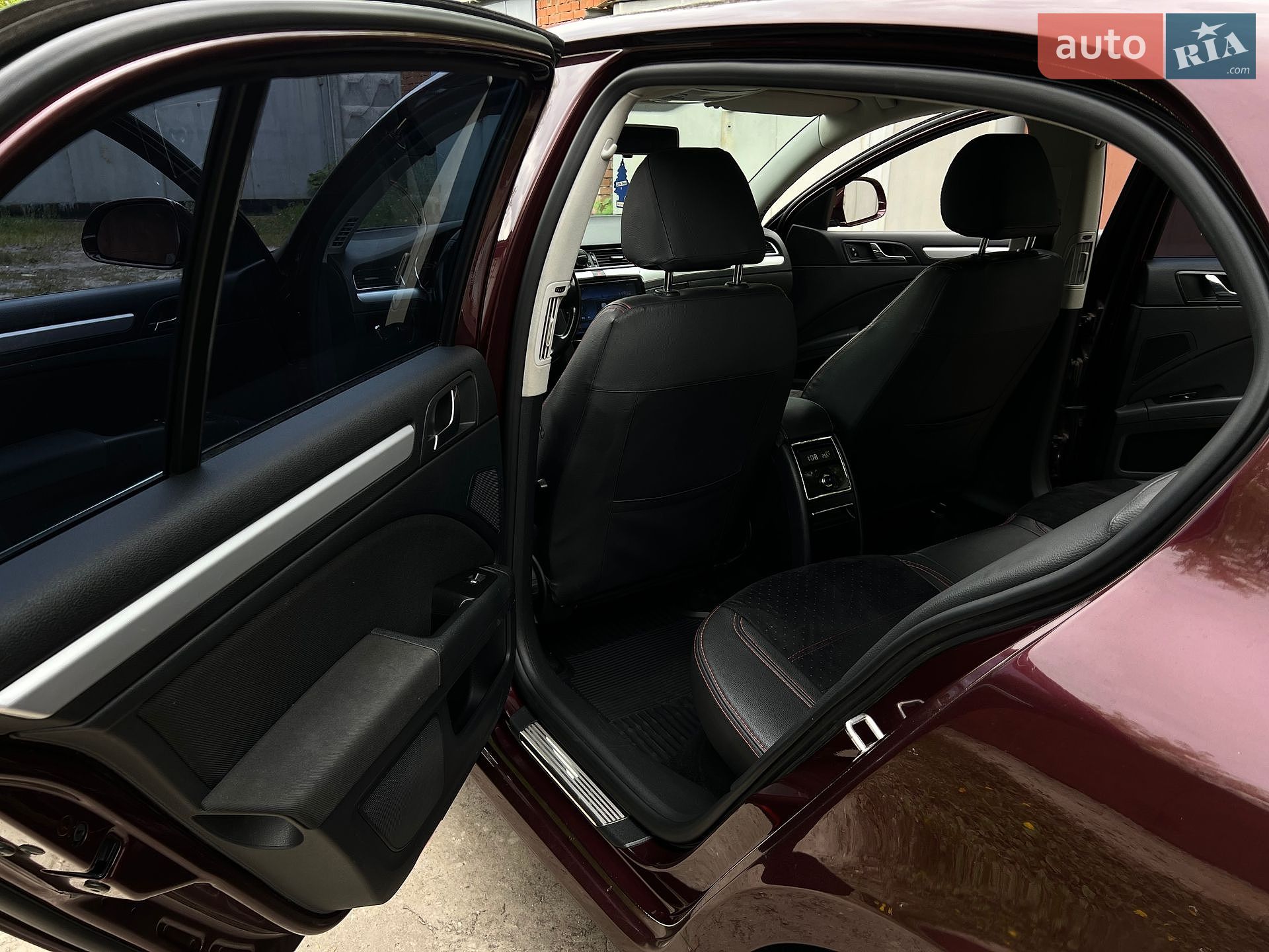 Skoda Superb 2011 VIN TMBAB43T7BB300650 фото оголошення 44 з 47