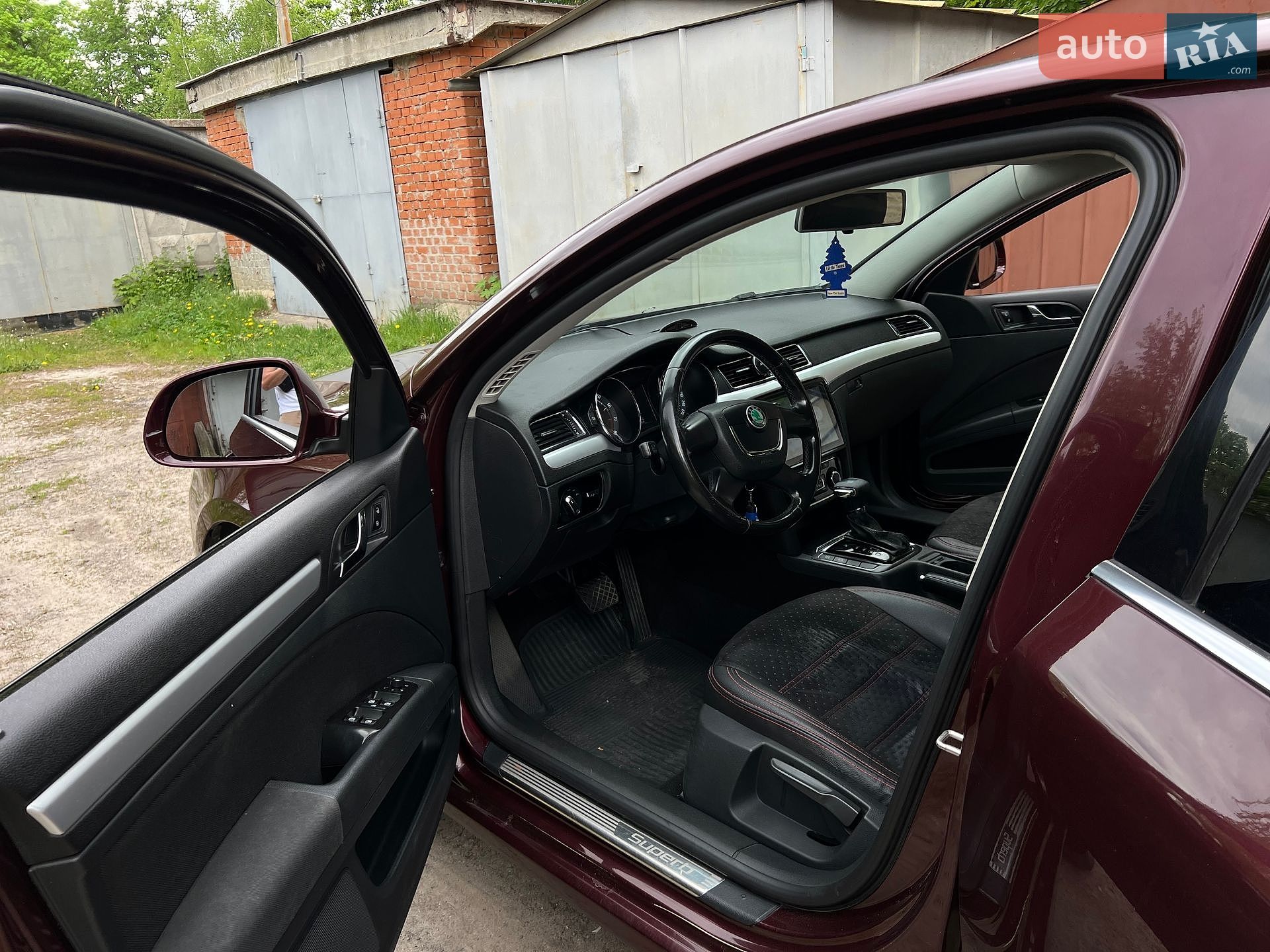 Skoda Superb 2011 VIN TMBAB43T7BB300650 фото оголошення 45 з 47