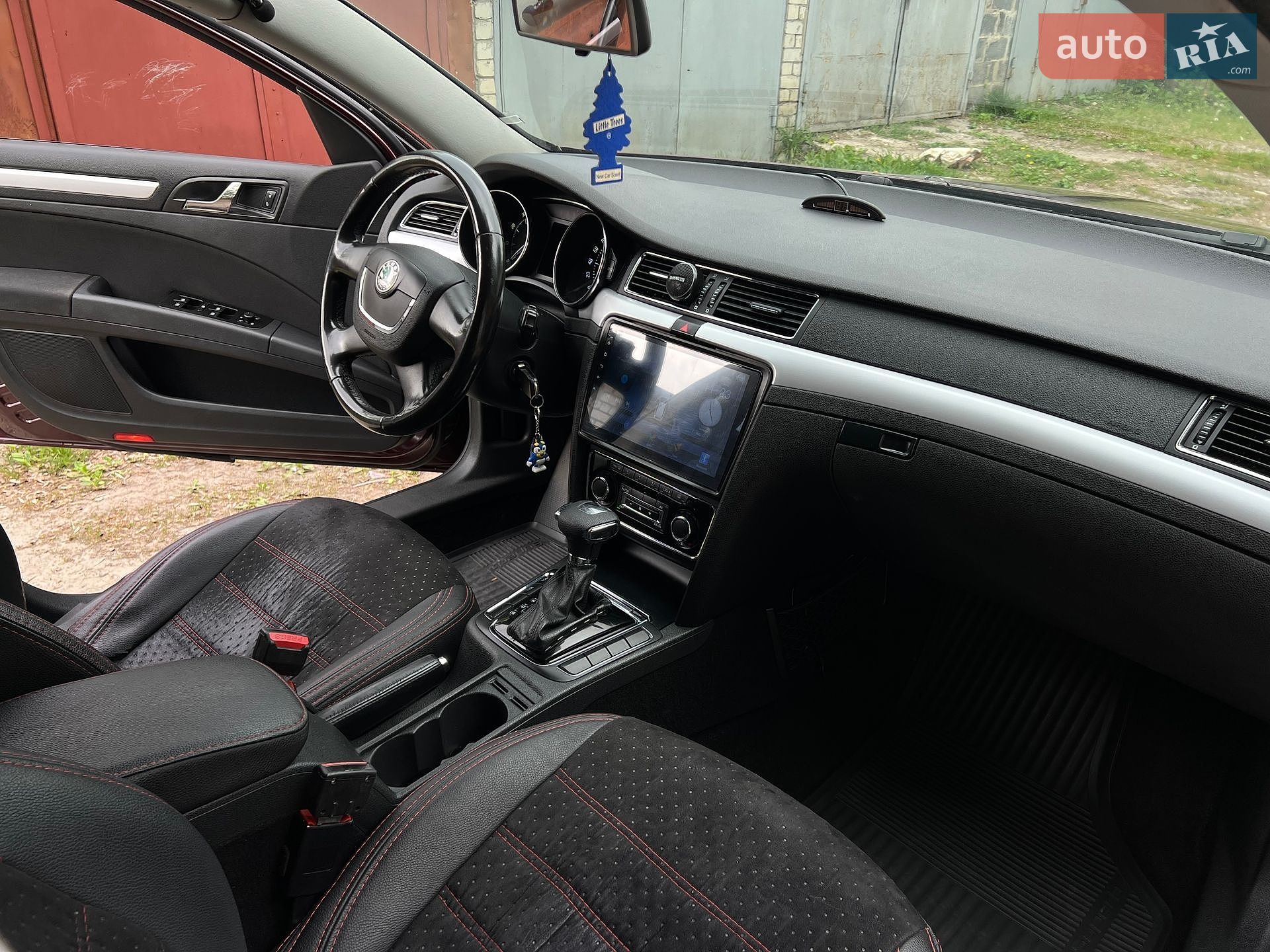 Skoda Superb 2011 VIN TMBAB43T7BB300650 фото оголошення 2 з 47