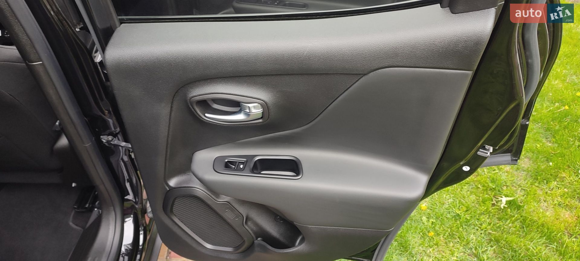 Jeep Renegade 2022 VIN ZACNJDB11NPN69437 фото оголошення 38 з 112