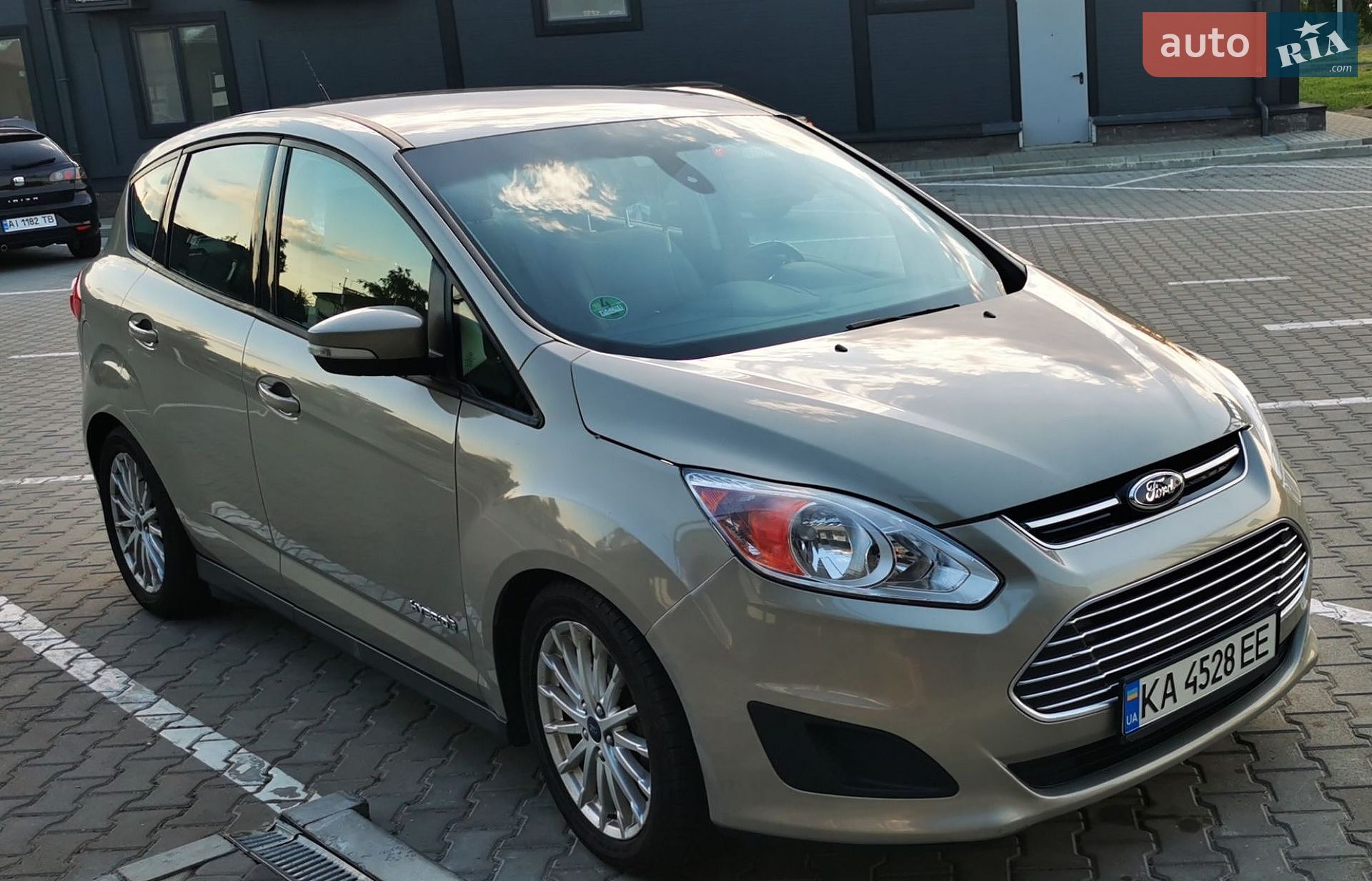 Ford C-Max 2016 VIN 1FADP5AU3GL116576 фото оголошення 4 з 15