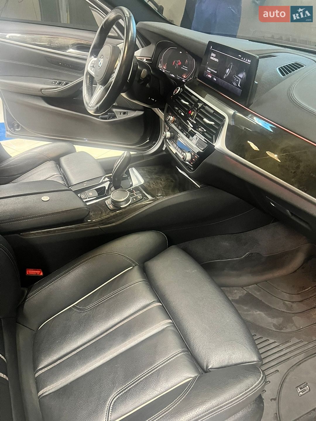 BMW 5 Series 2019 VIN WBAJS3C04LCD63111 фото оголошення 3 з 6