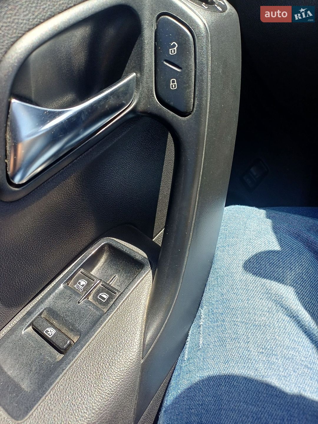 Volkswagen Polo 2011 VIN XW8ZZZ61ZCG004168 фото оголошення 9 з 15
