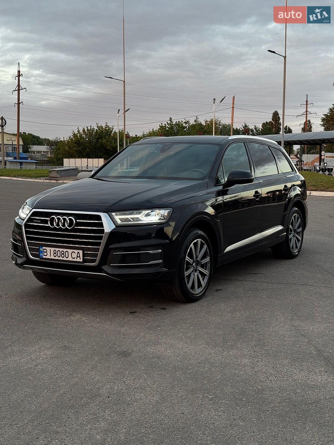 Audi Q7 2017 VIN WA1AHAF70HD050158 фото оголошення 2 з 39