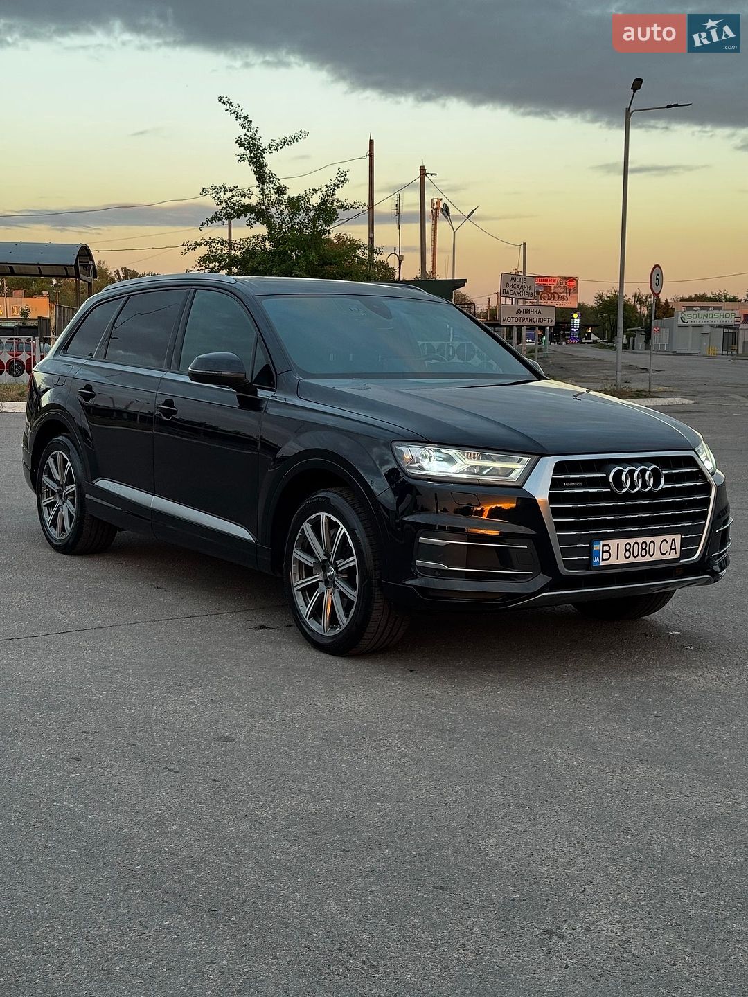 Audi Q7 2017 VIN WA1AHAF70HD050158 фото оголошення 6 з 39