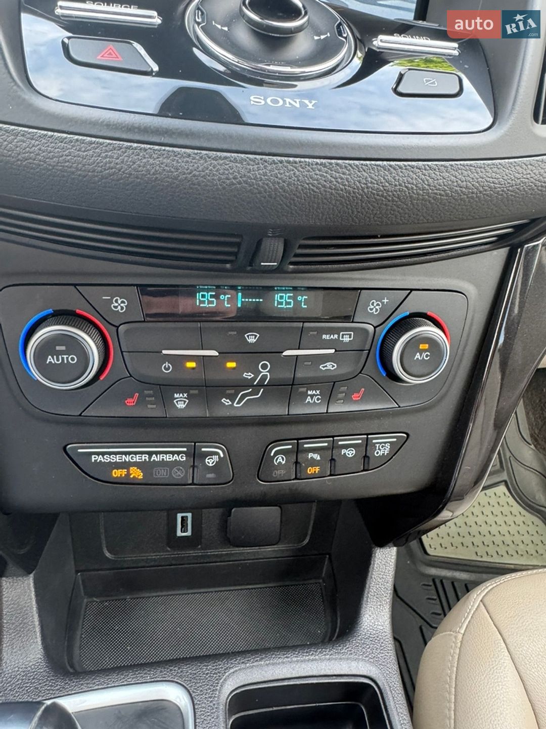 Ford Escape 2019 VIN 1FMCU0J93KUC21744 фото оголошення 8 з 18