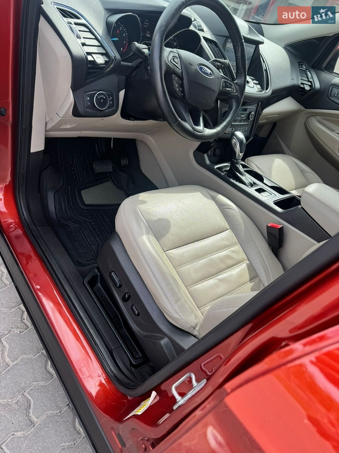 Ford Escape 2019 VIN 1FMCU0J93KUC21744 фото оголошення 12 з 18