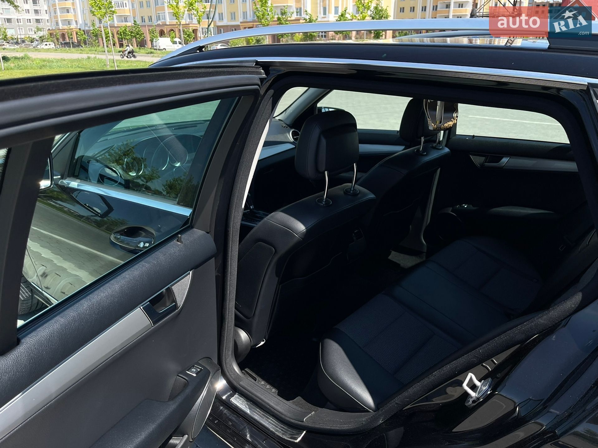 Mercedes-Benz C-Class 2011 VIN WDD2042011F754910 фото оголошення 10 з 25