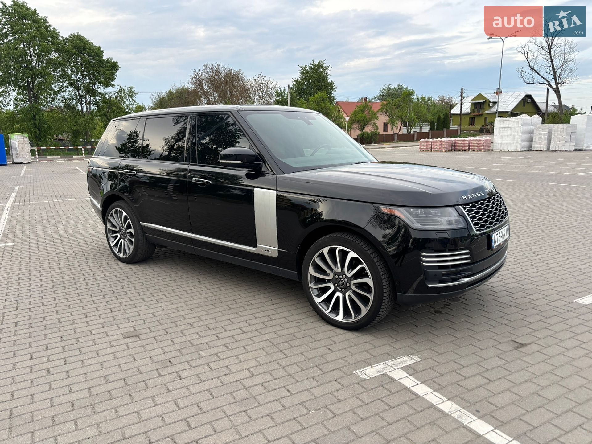 Land Rover Range Rover 2019 VIN SALGV5SE0LA579598 фото оголошення 2 з 60