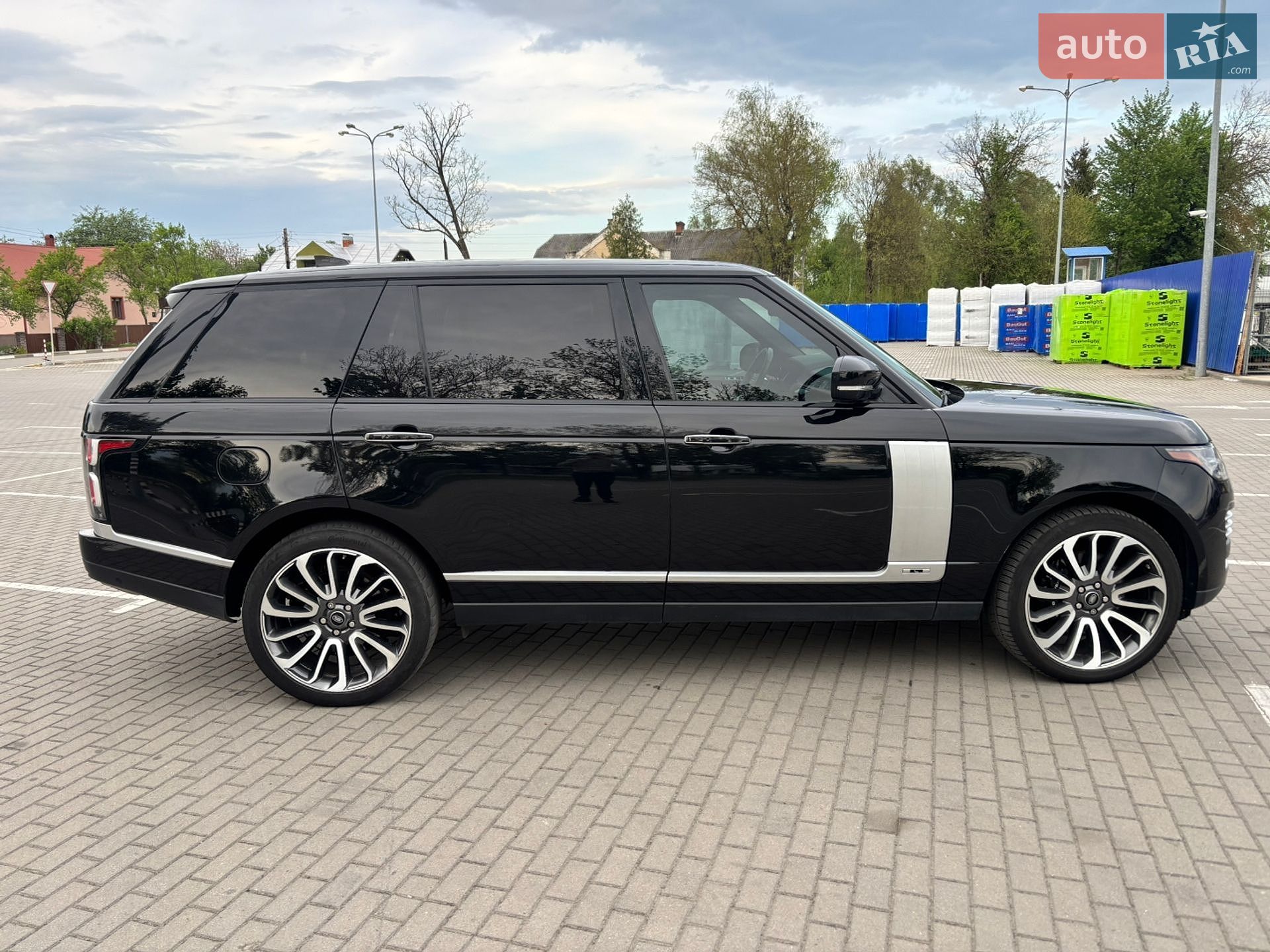 Land Rover Range Rover 2019 VIN SALGV5SE0LA579598 фото оголошення 3 з 60