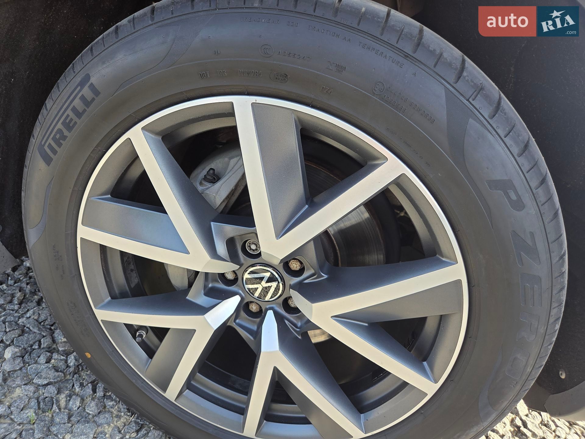 Volkswagen Touareg 2018 VIN WVGZZZCRZJD007231 фото оголошення 56 з 57