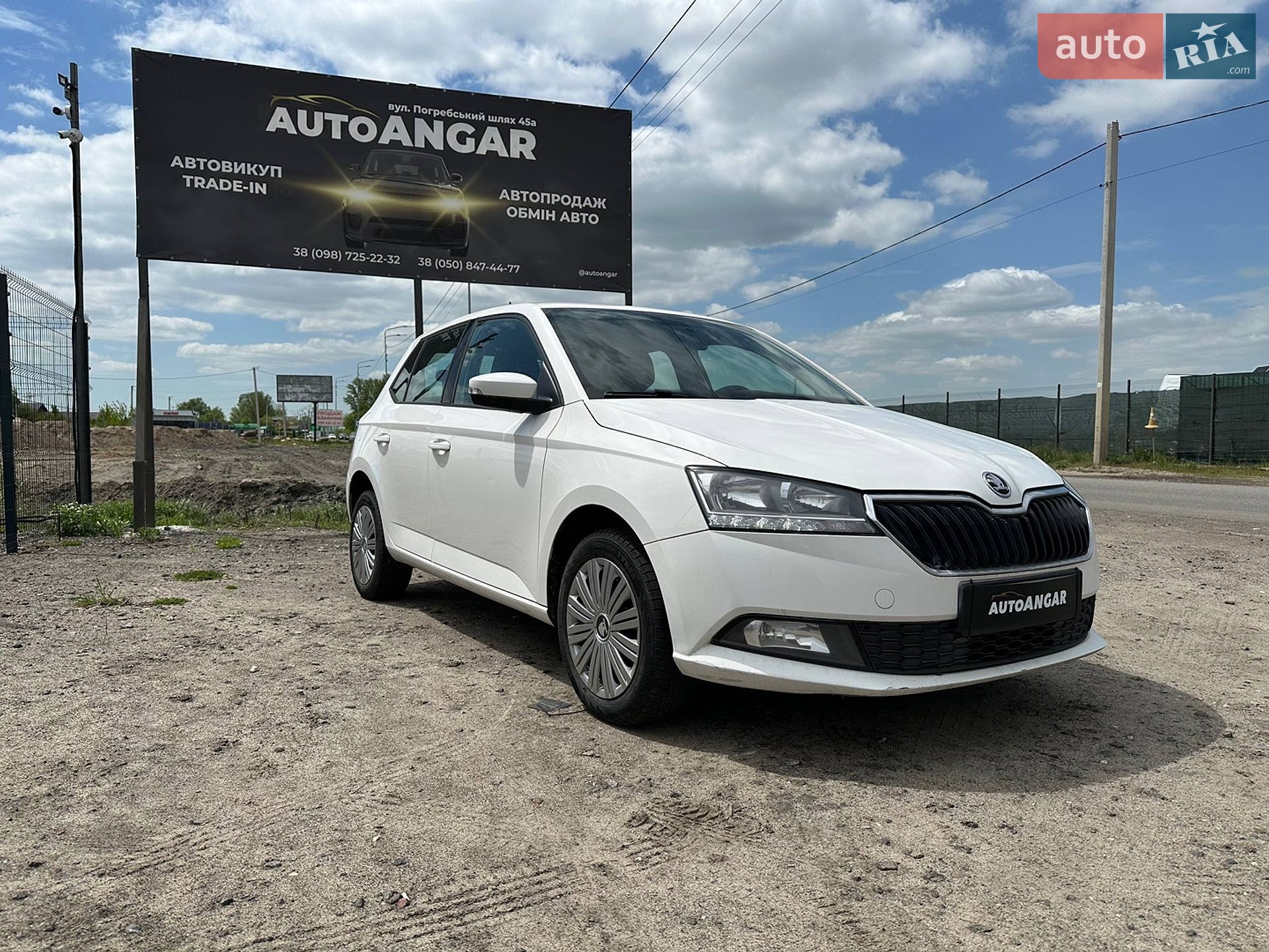 Skoda Fabia 2018 VIN TMBEP2NJ4KB500104 фото оголошення 2 з 17