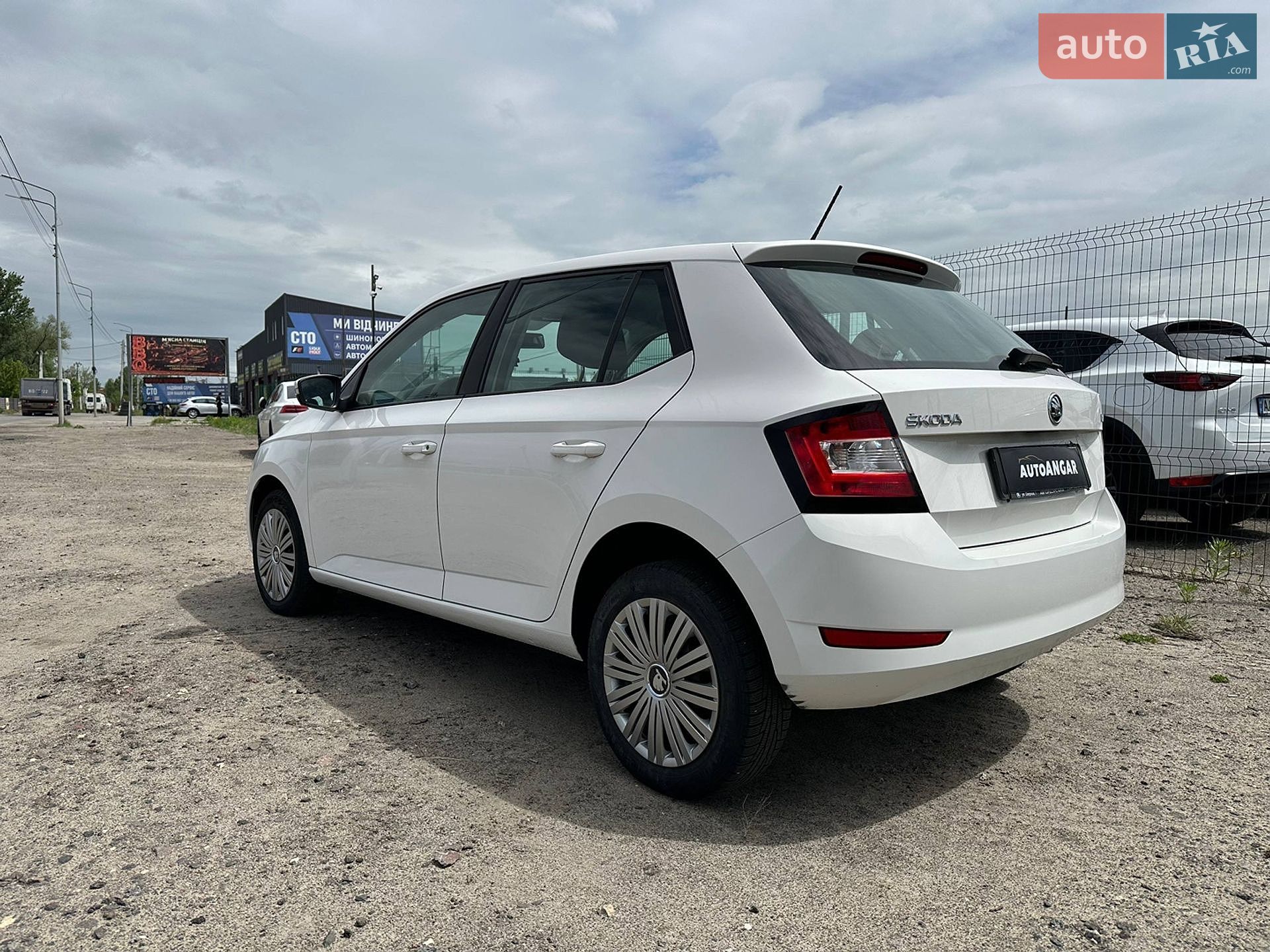Skoda Fabia 2018 VIN TMBEP2NJ4KB500104 фото оголошення 3 з 17
