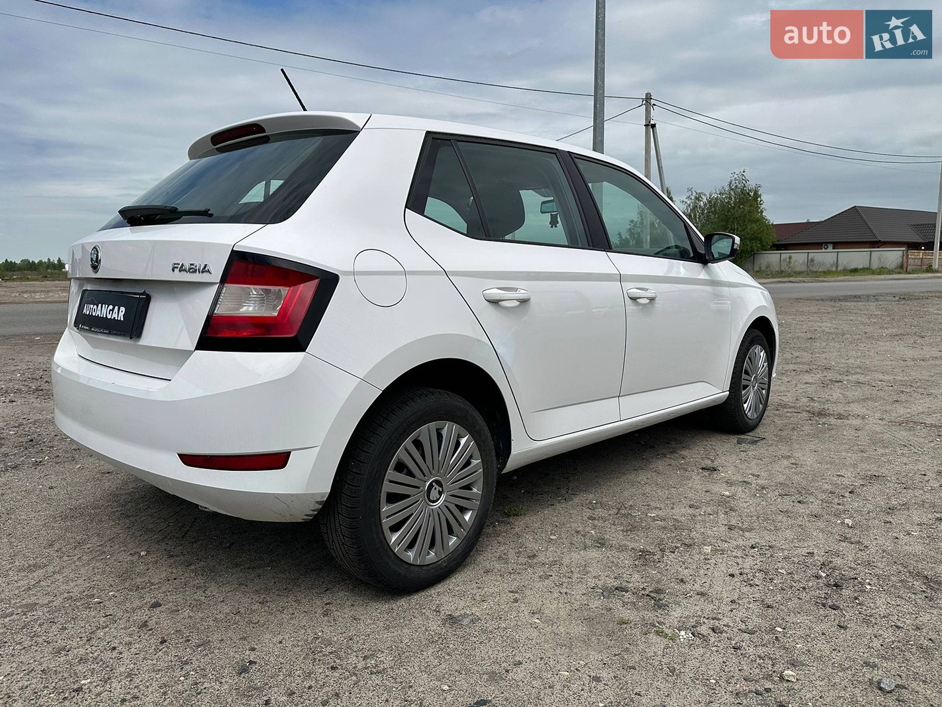Skoda Fabia 2018 VIN TMBEP2NJ4KB500104 фото оголошення 4 з 17